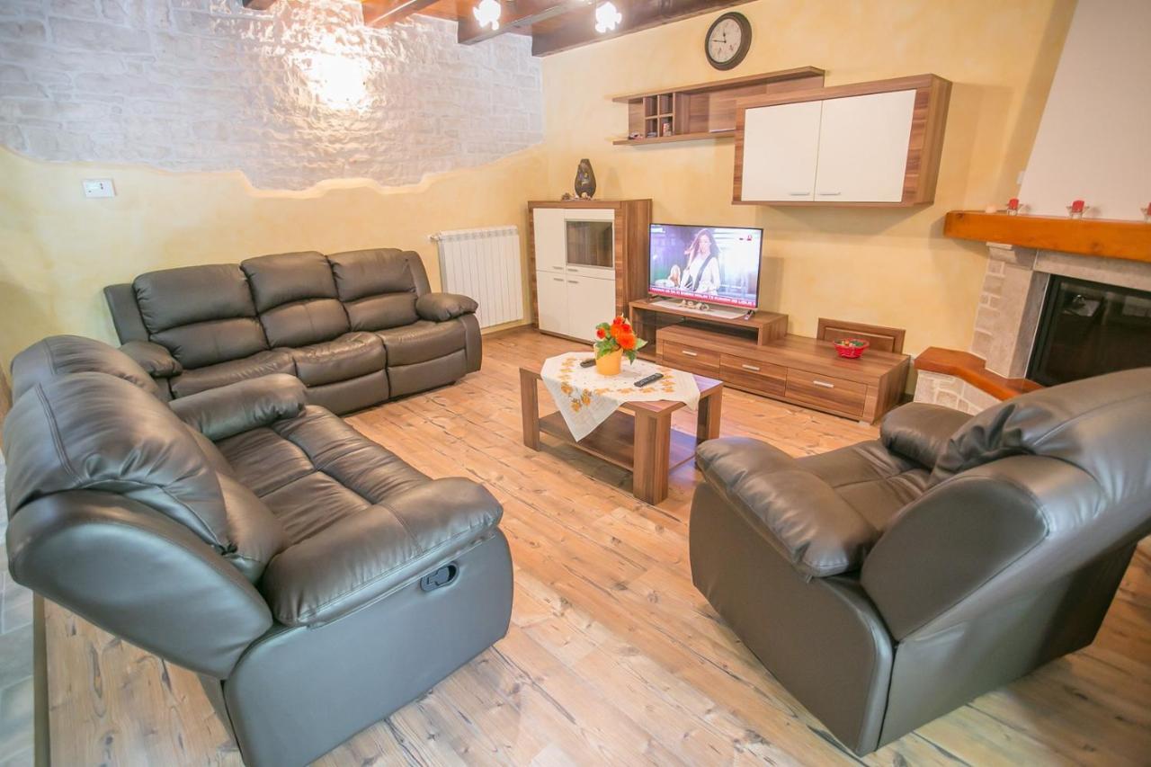 Holiday Home Mendula Tinjan Exterior photo